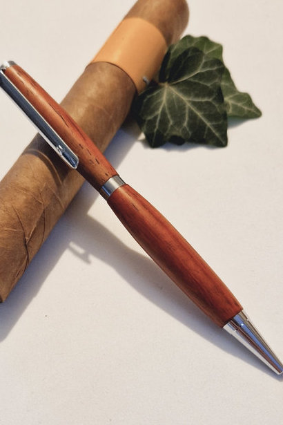 Kugelschreiber aus Satine' / Bloodwood Holz in Silber